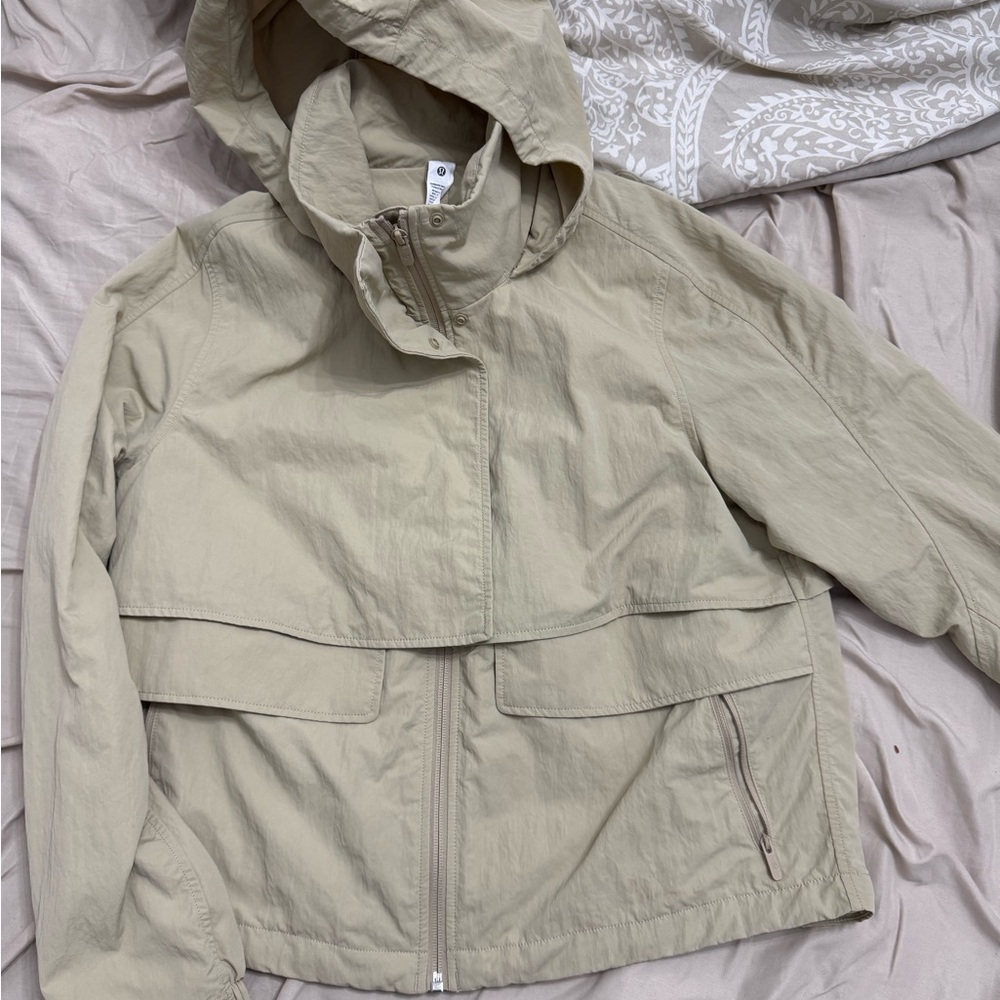 lululemon- effortless jacket- trench size 6